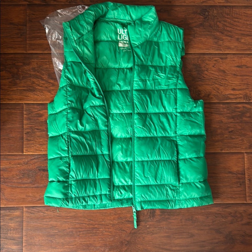 Love tree ultralight weight puff green vest - Picture 2 of 2